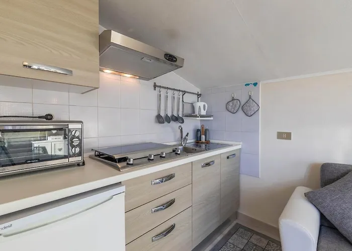 Apartment Bilocale Con Terrazza Vista Mare E Posto Auto Alassio