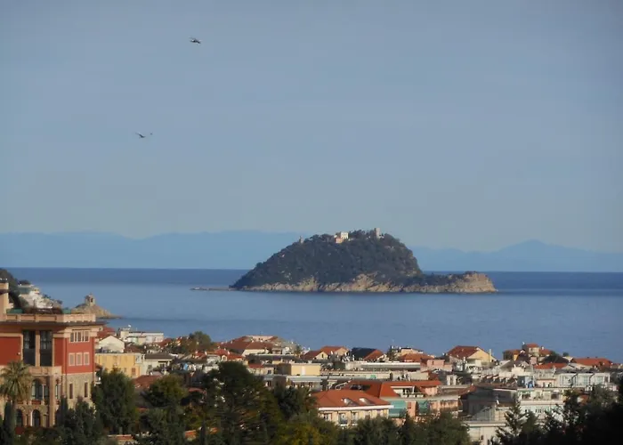 Apartment Bilocale Con Terrazza Vista Mare E Posto Auto Alassio