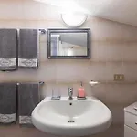 Bilocale Con Terrazza Vista Mare E Posto Auto Daire *