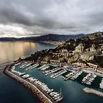 Bilocale Con Terrazza Vista Mare E Posto Auto Daire *