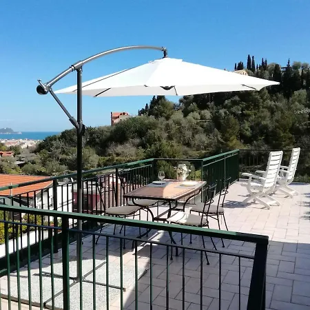 Daire Bilocale Con Terrazza Vista Mare E Posto Auto Alassio