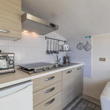 Apartament Bilocale Con Terrazza Vista Mare E Posto Auto Alassio