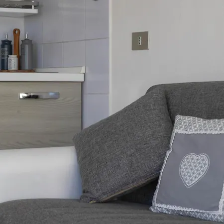 Apartament Bilocale Con Terrazza Vista Mare E Posto Auto Alassio