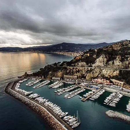 Bilocale Con Terrazza Vista Mare E Posto Auto Apartment *